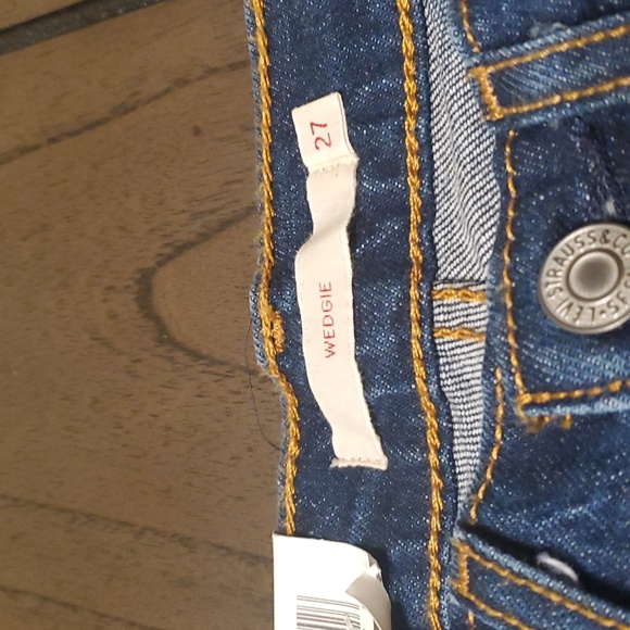 ARITZIA Levi's Wedgie High Rise Tapered Leg, Dark Wash, 27 NWTs - Picture 3 of 8